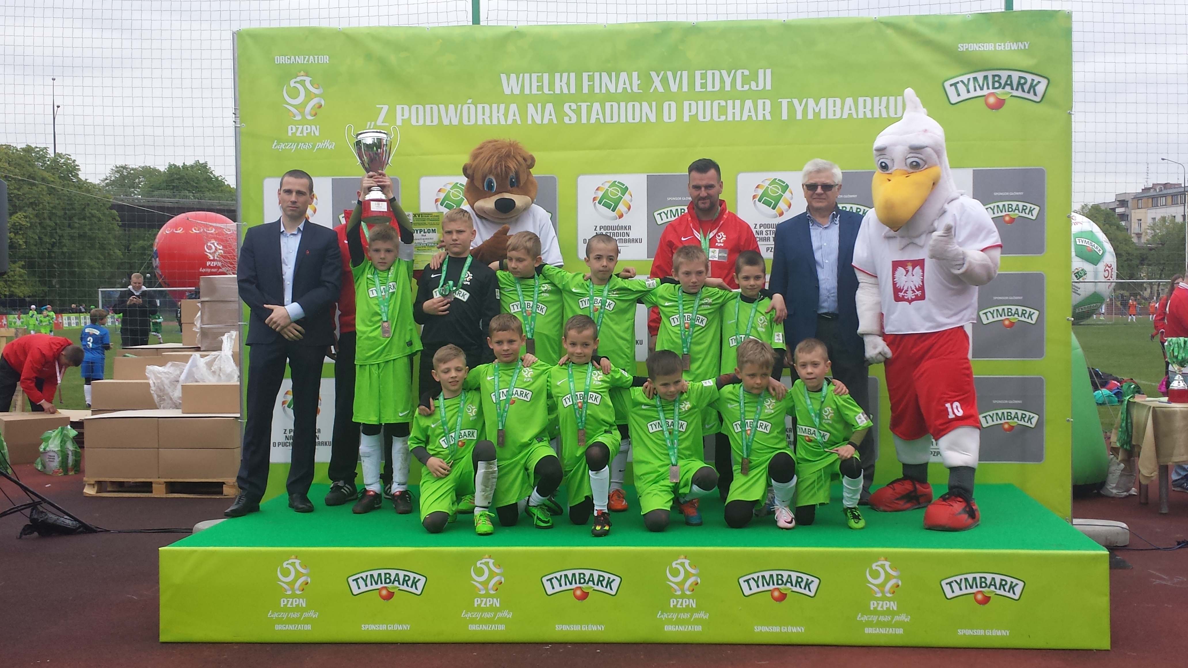 Młodzi piłkarze z „szóstki” powalczyli w Pucharze Tymbarka